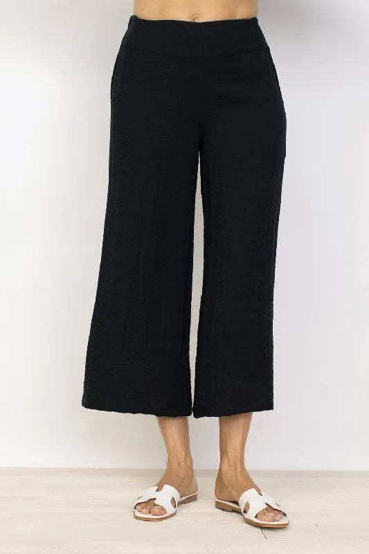 Women's Habitat | Express Travel Crinkle Crop Pant | Black Slim-Fit Khaki Pants