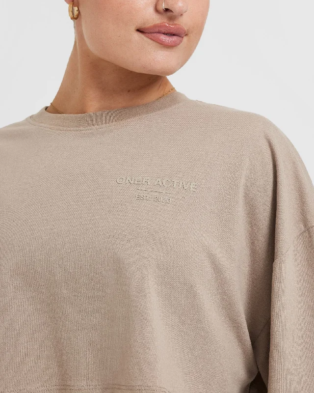 Classic Lifters Graphic Relaxed Crop Lightweight T-Shirt | Sandstone