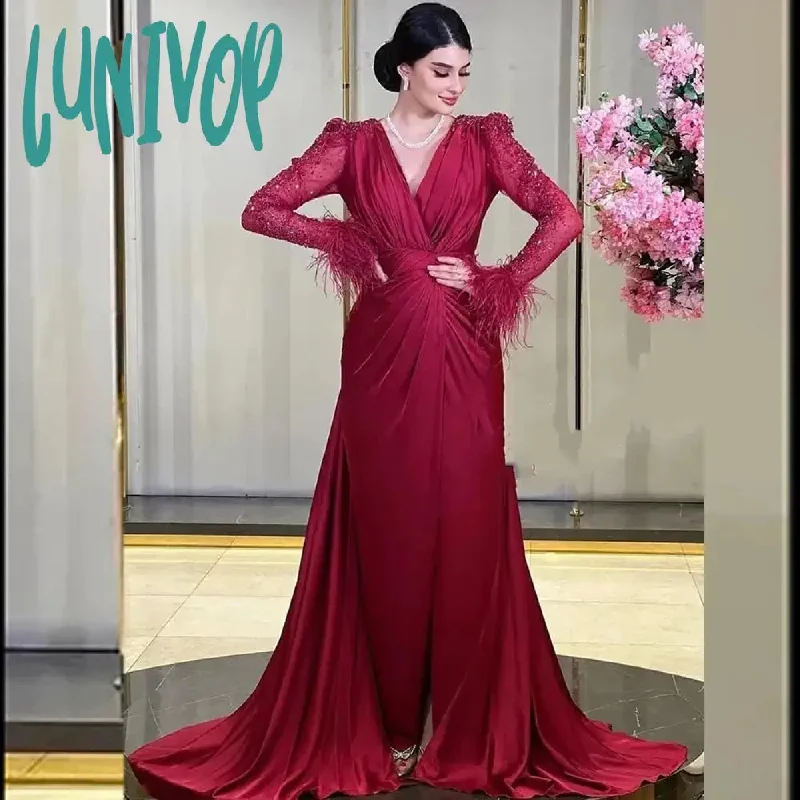 Lunivop Elegant V-neck Pleted Evening Dress with Long Sleeve Sexy Mermaid Floor-Length Feathers Evening Gowns Saudi Arab Court فساتين ا